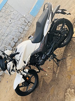 Moto Hero Hunk 150 cc