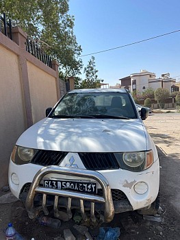 Voiture Mitsubishi L200 ancien modèle, excellent état, négociable