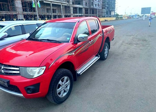 Mitsubishi L200 4x4 rouge très bon état