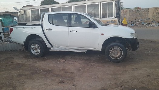 2 Mitsubishi L200 en parfait état et pièces détachées négociables