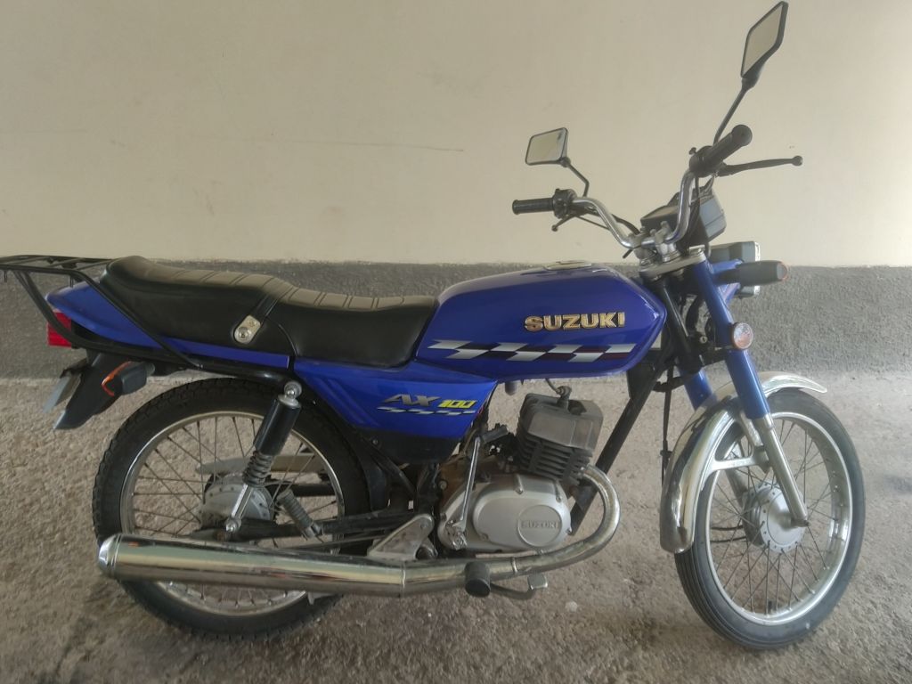 Suzuki ax 100